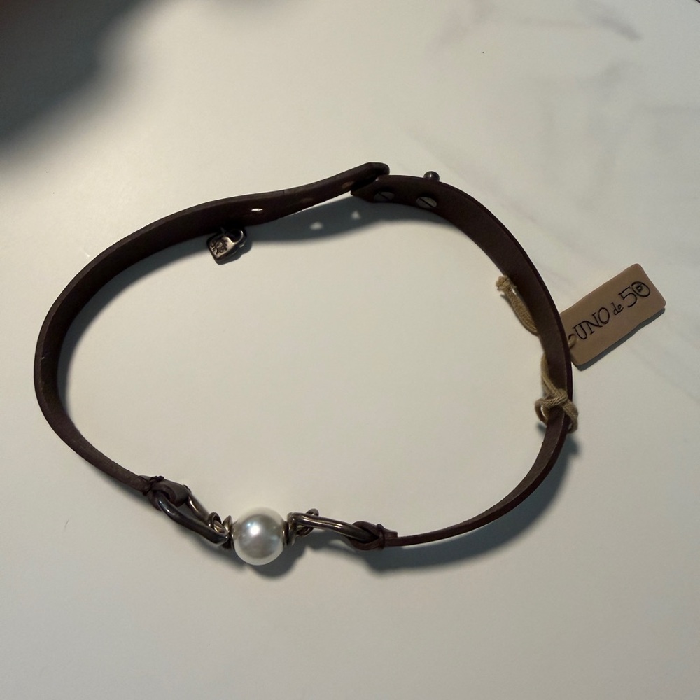 Uno de 50 leather and pearl choker